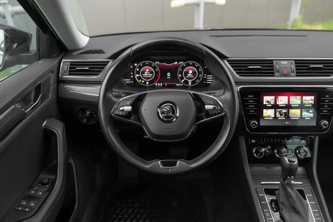 SKODA SUPERB