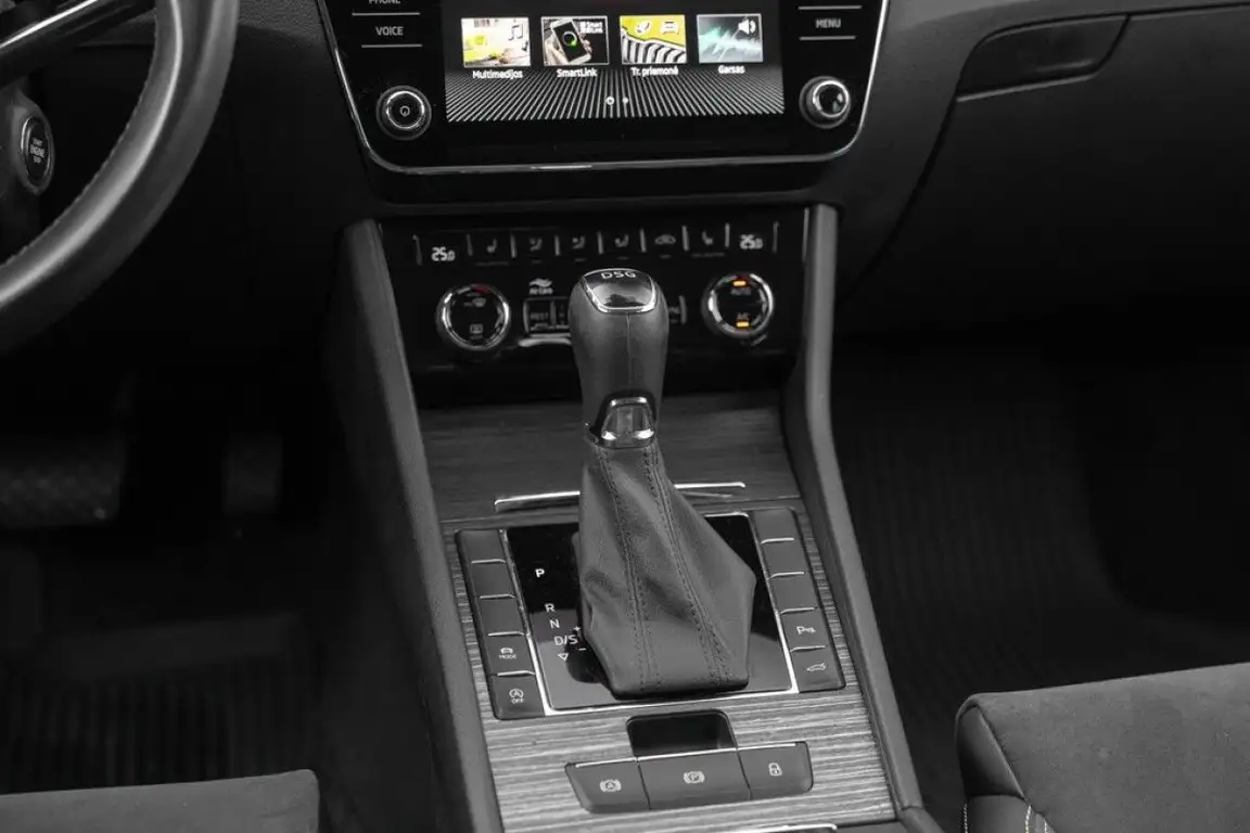 SKODA SUPERB