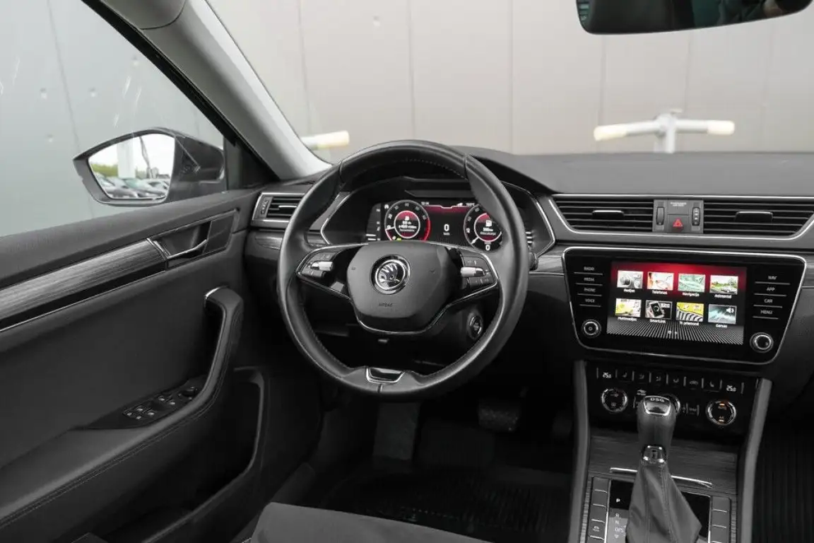 SKODA SUPERB