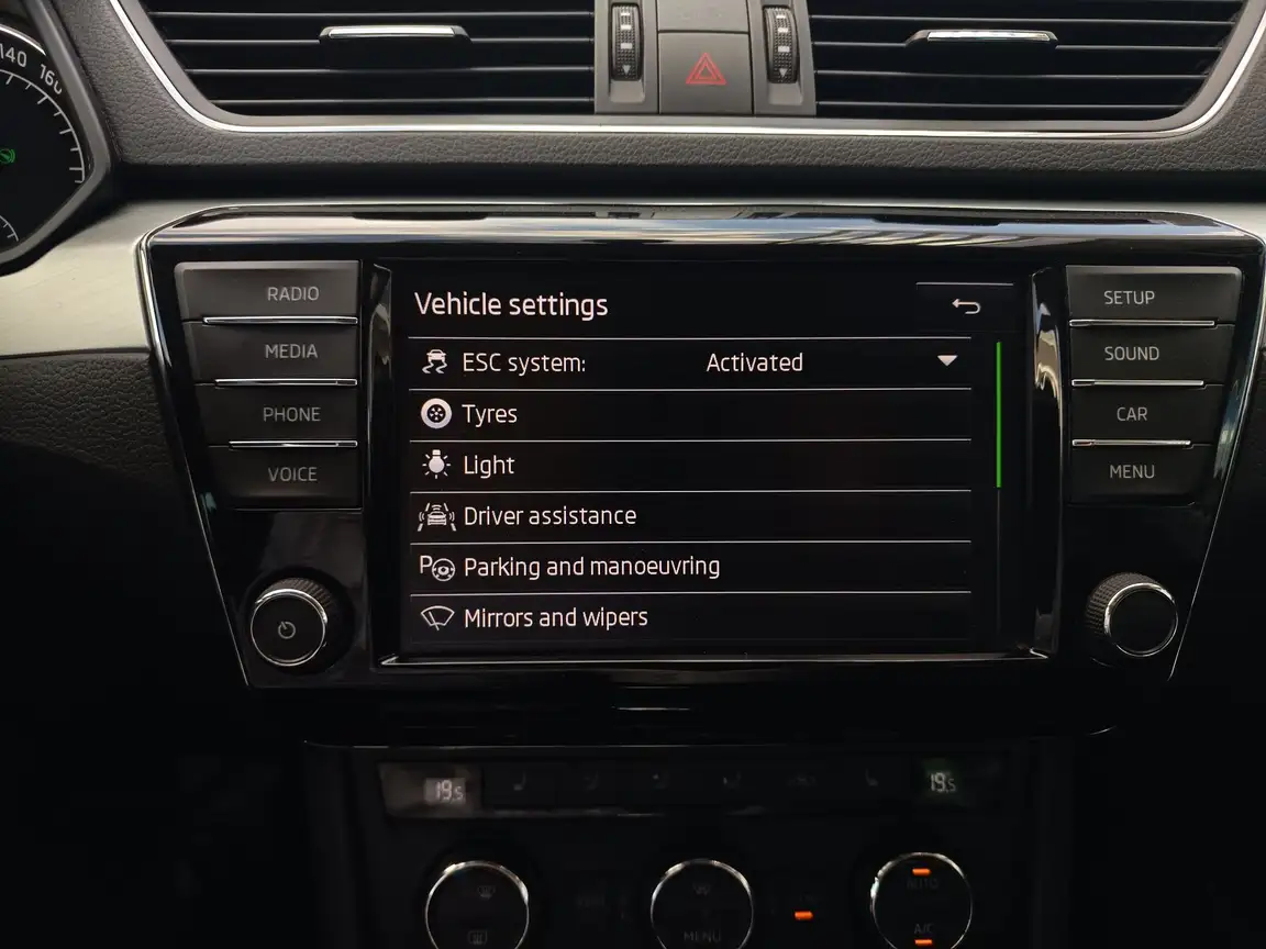 SKODA SUPERB