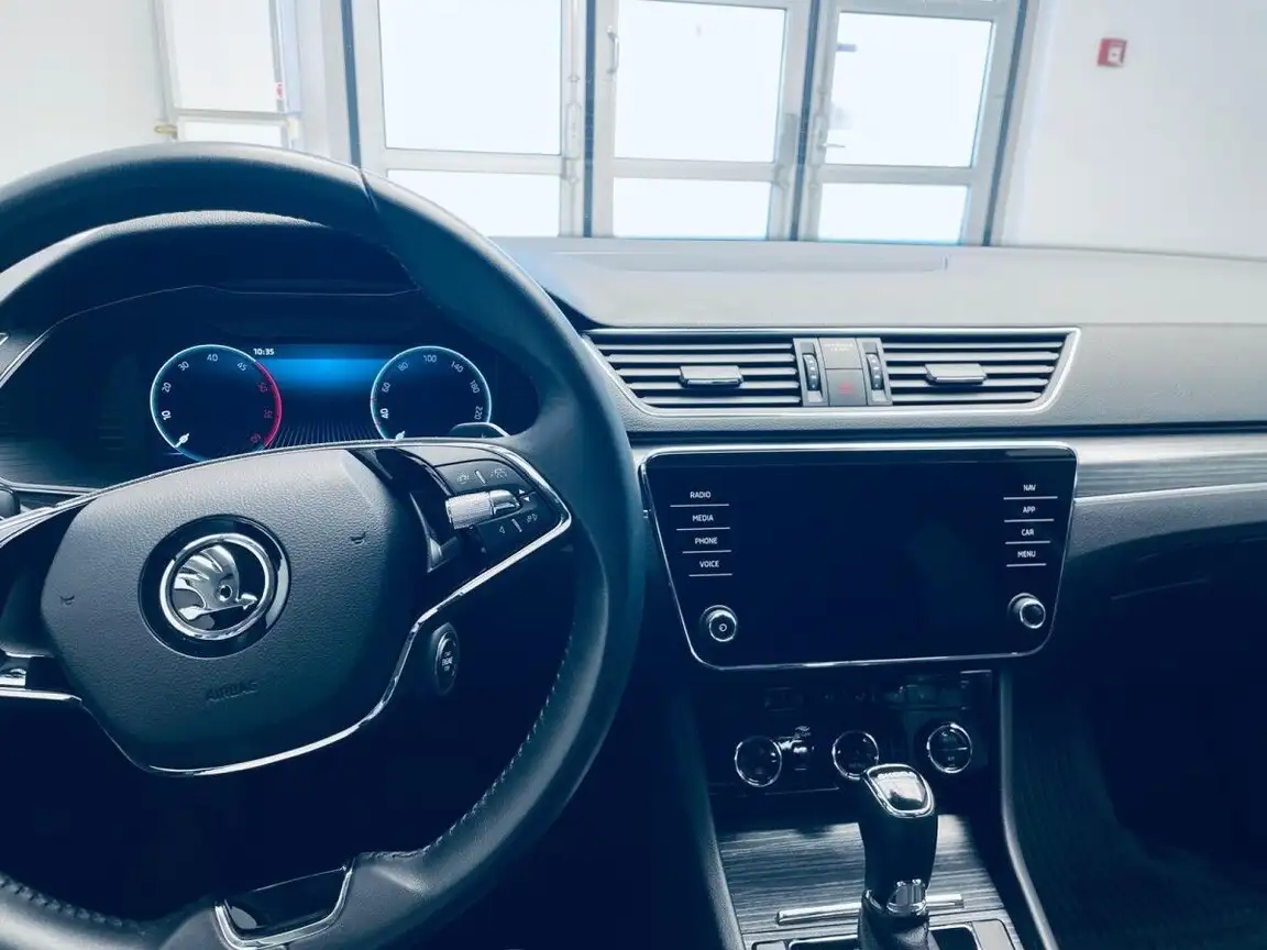 SKODA SUPERB
