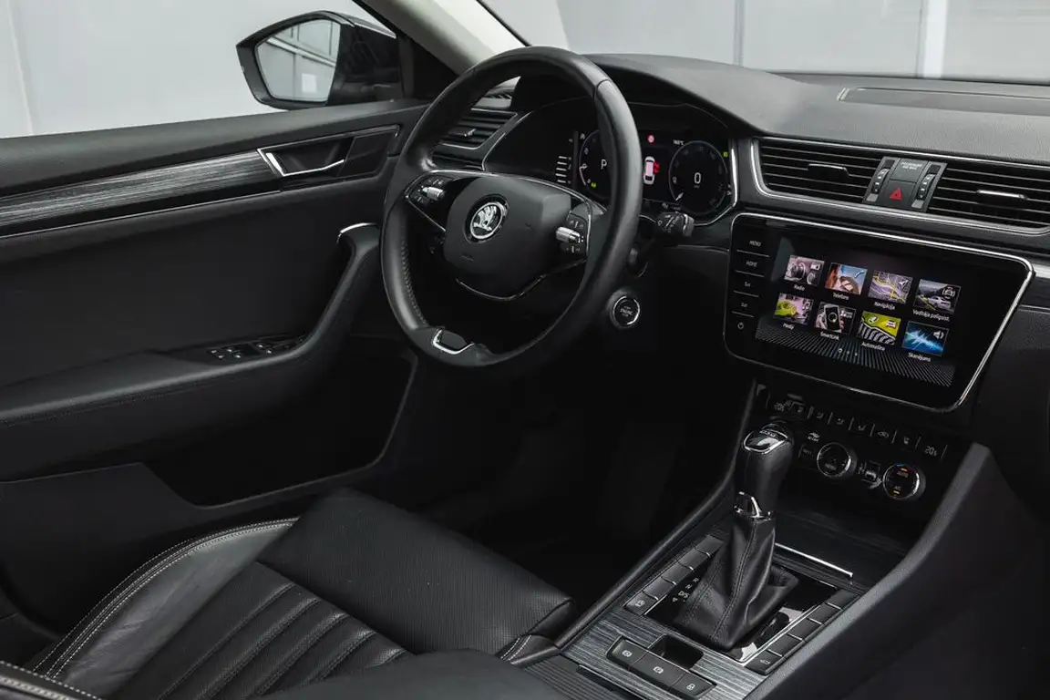 SKODA SUPERB