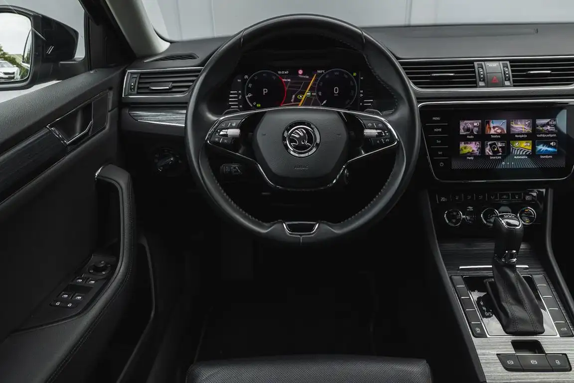 SKODA SUPERB