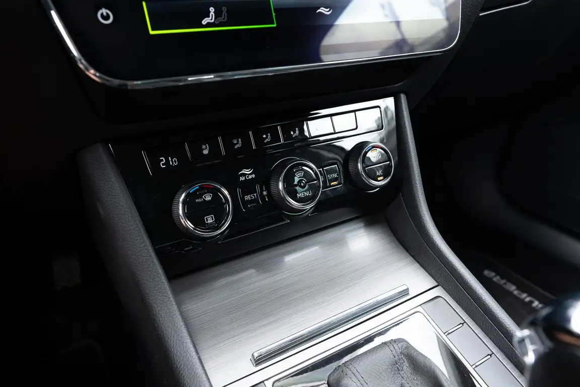 SKODA SUPERB