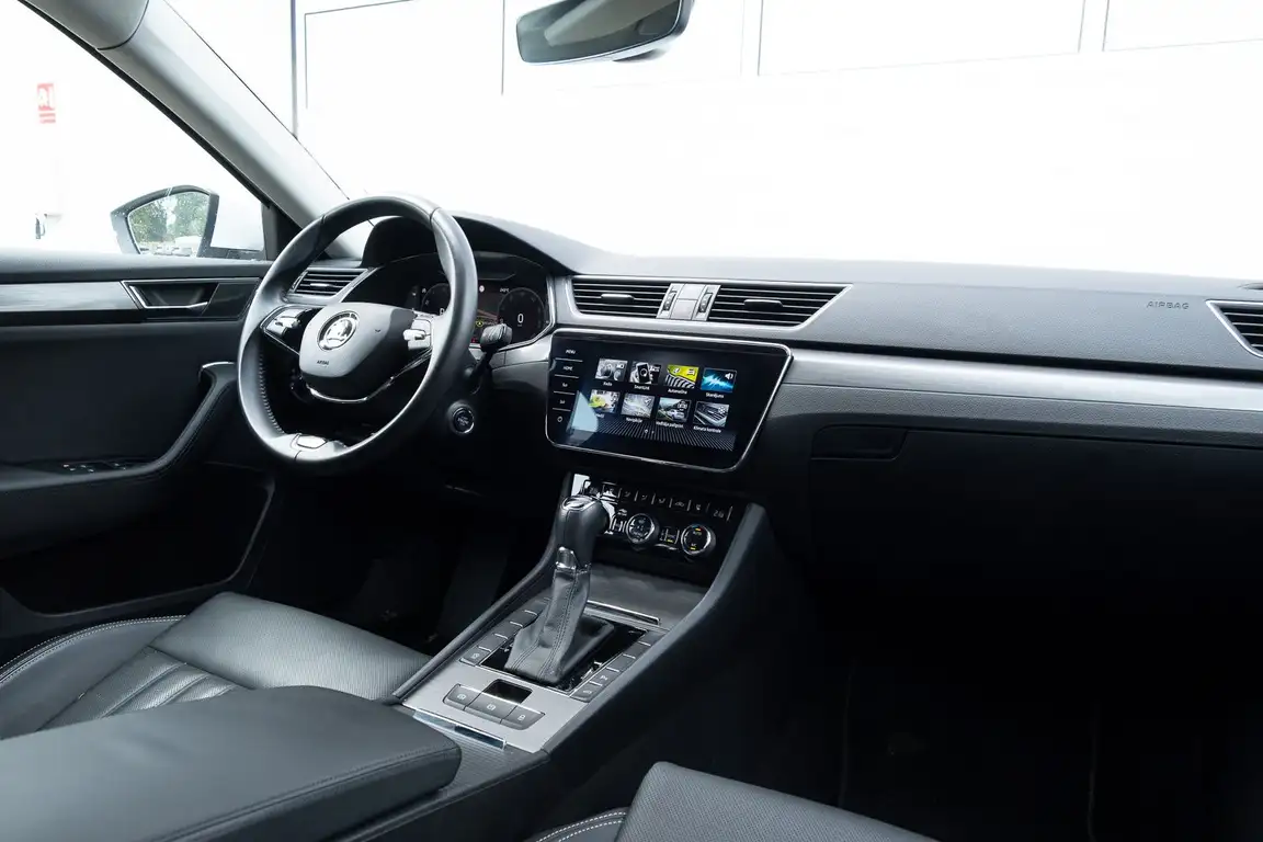 SKODA SUPERB