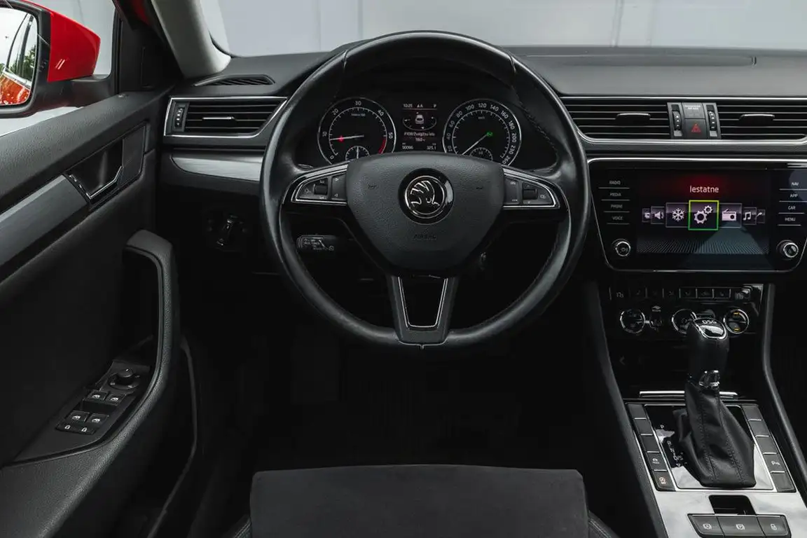 SKODA SUPERB