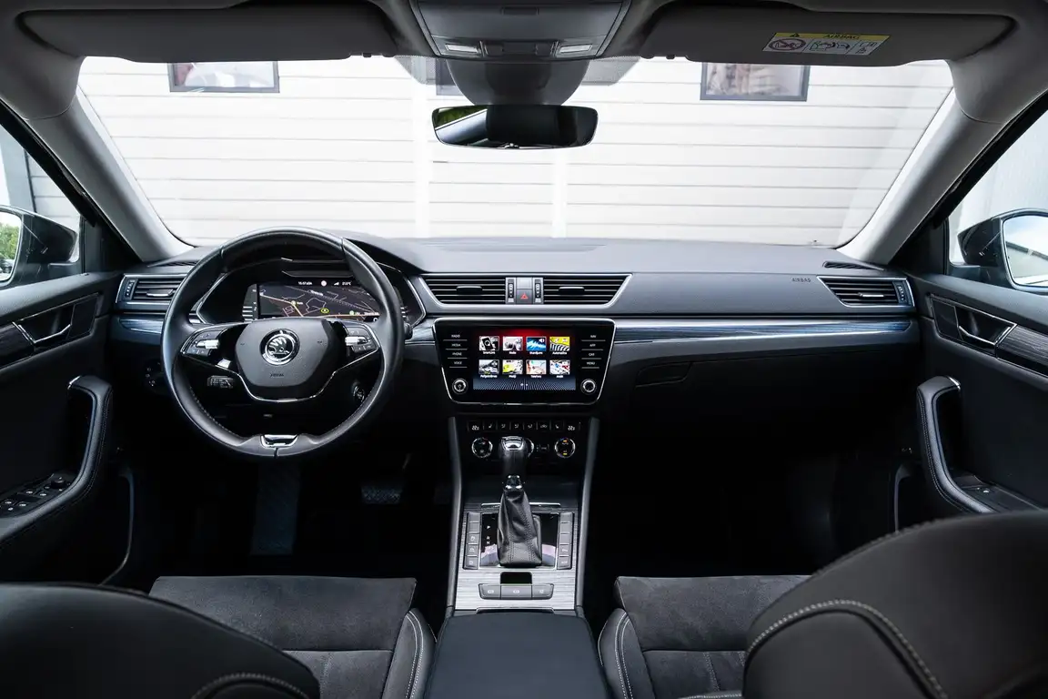 SKODA SUPERB