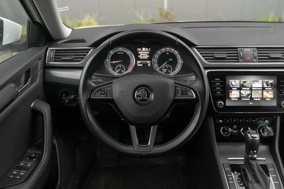 SKODA SUPERB