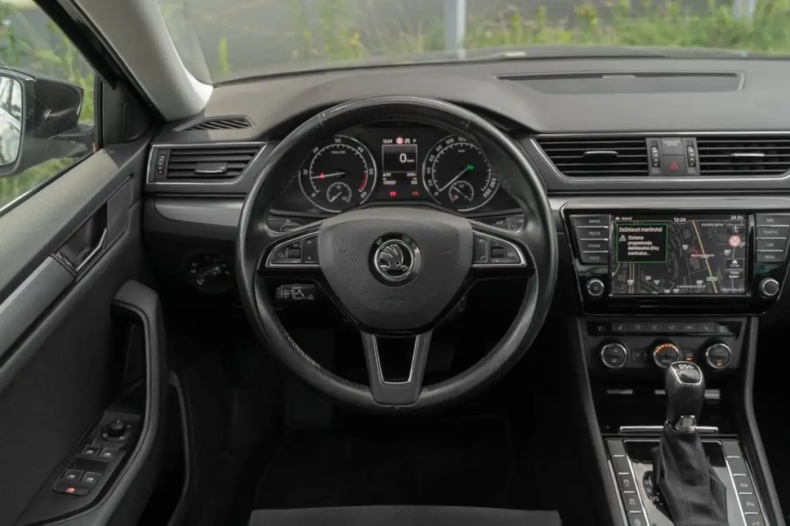 SKODA SUPERB