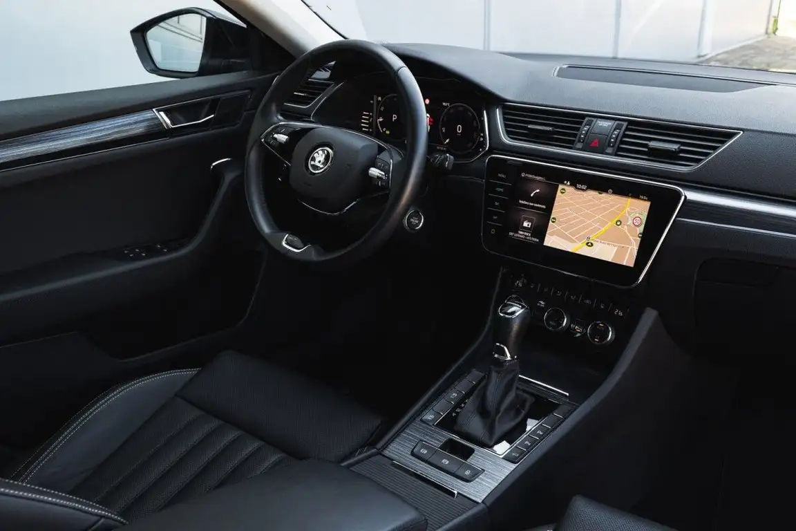 SKODA SUPERB