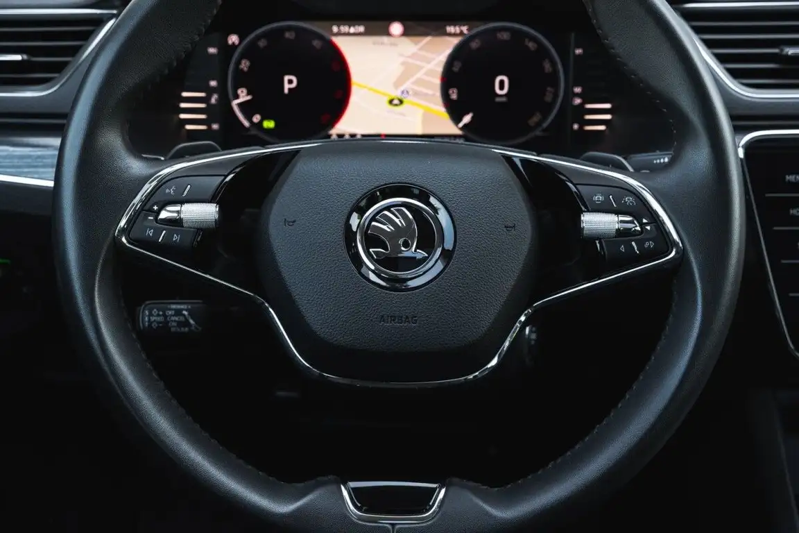 SKODA SUPERB