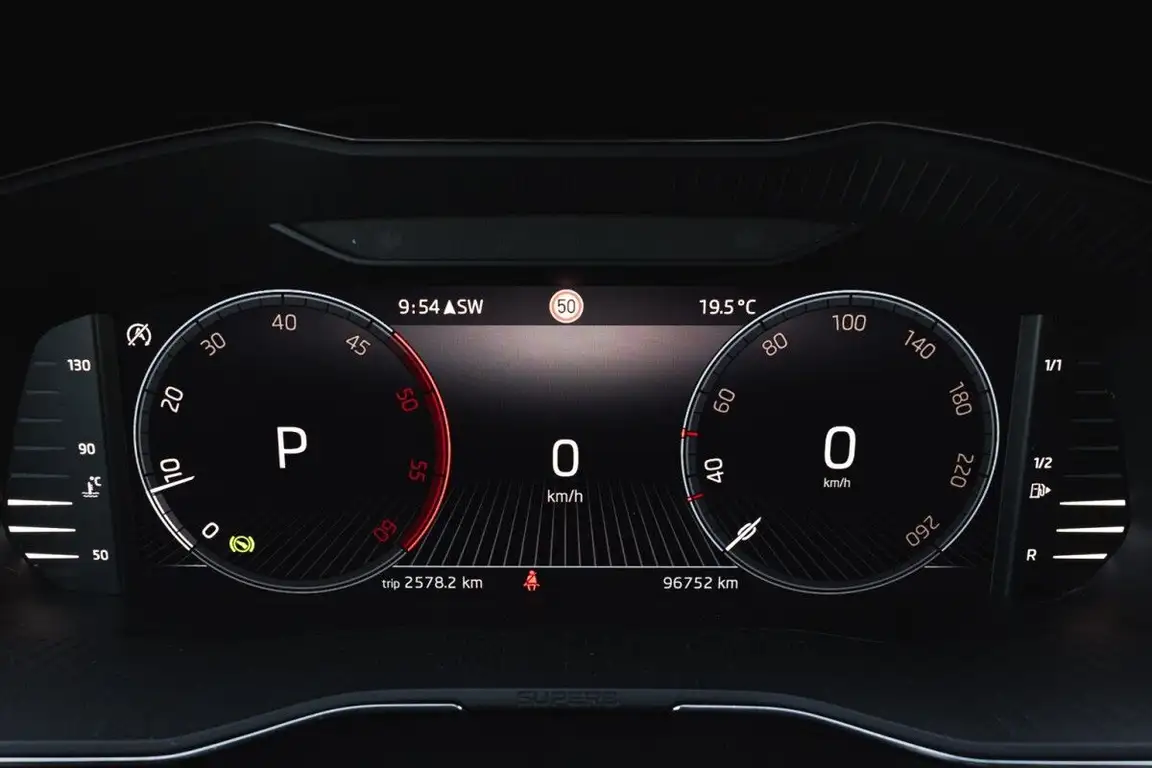 SKODA SUPERB