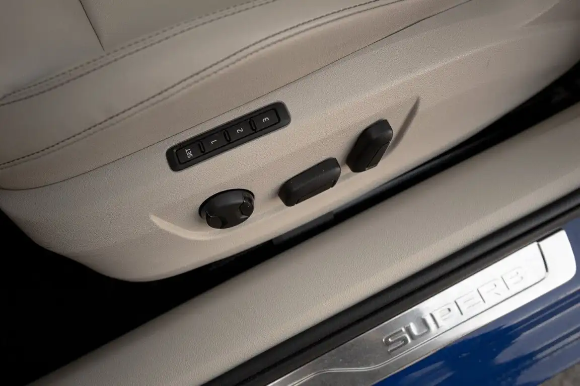 SKODA SUPERB