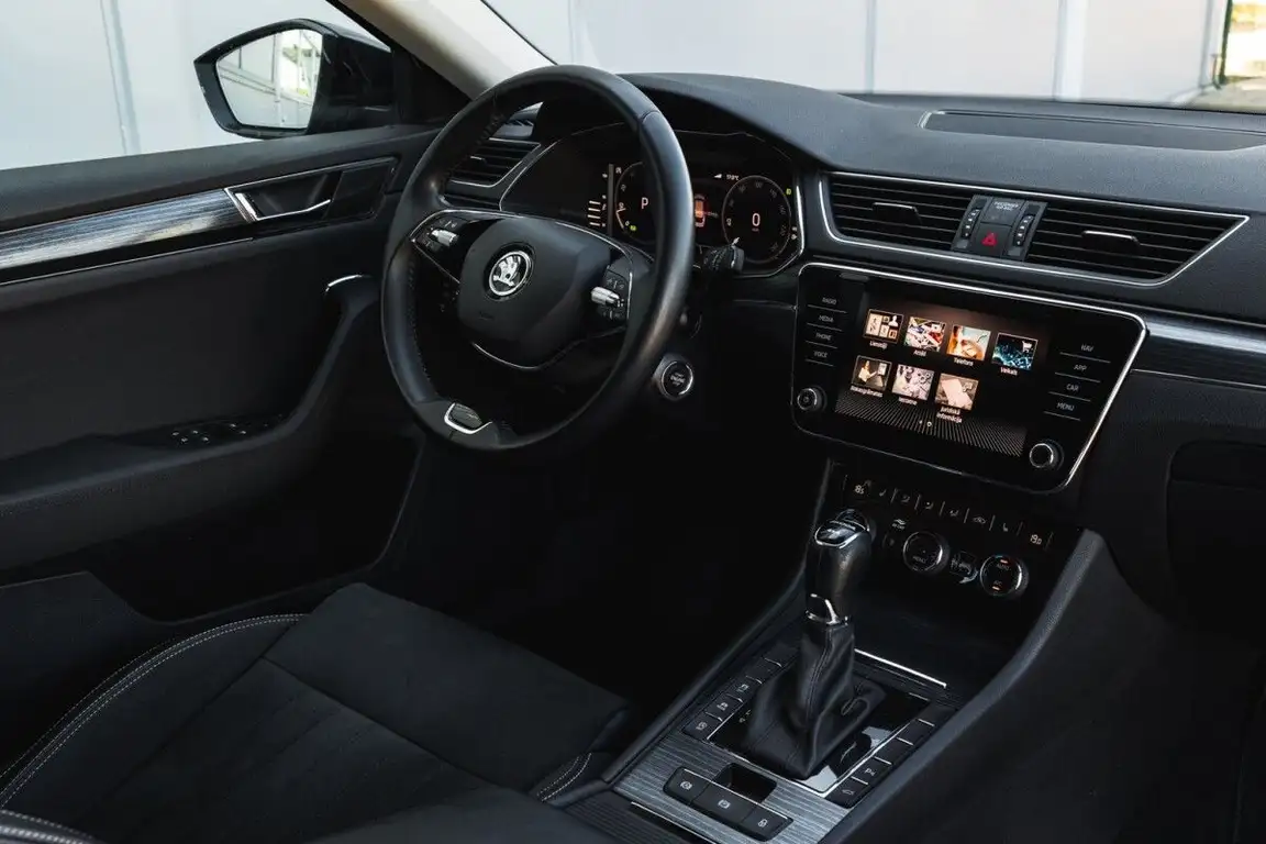 SKODA SUPERB