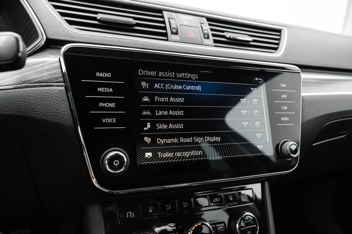 SKODA SUPERB