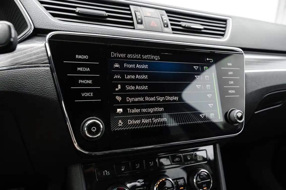 SKODA SUPERB