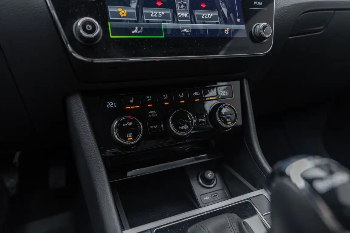 SKODA SUPERB