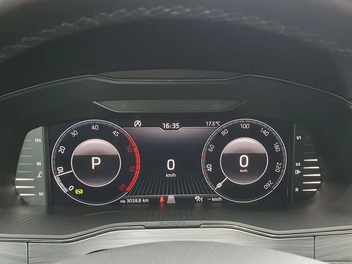 SKODA SUPERB