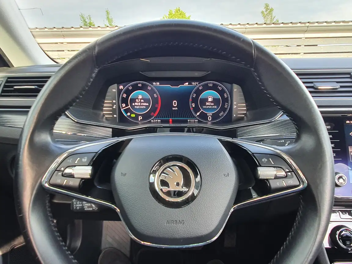 SKODA SUPERB