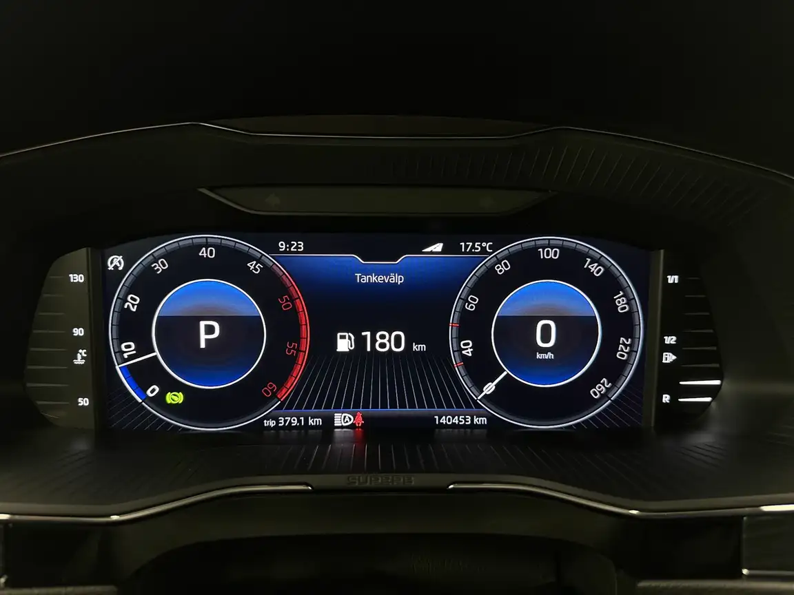 SKODA SUPERB