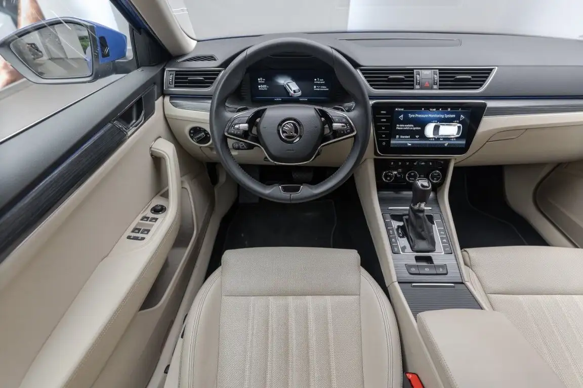 SKODA SUPERB