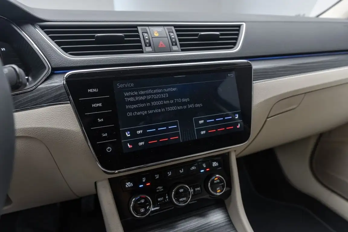 SKODA SUPERB