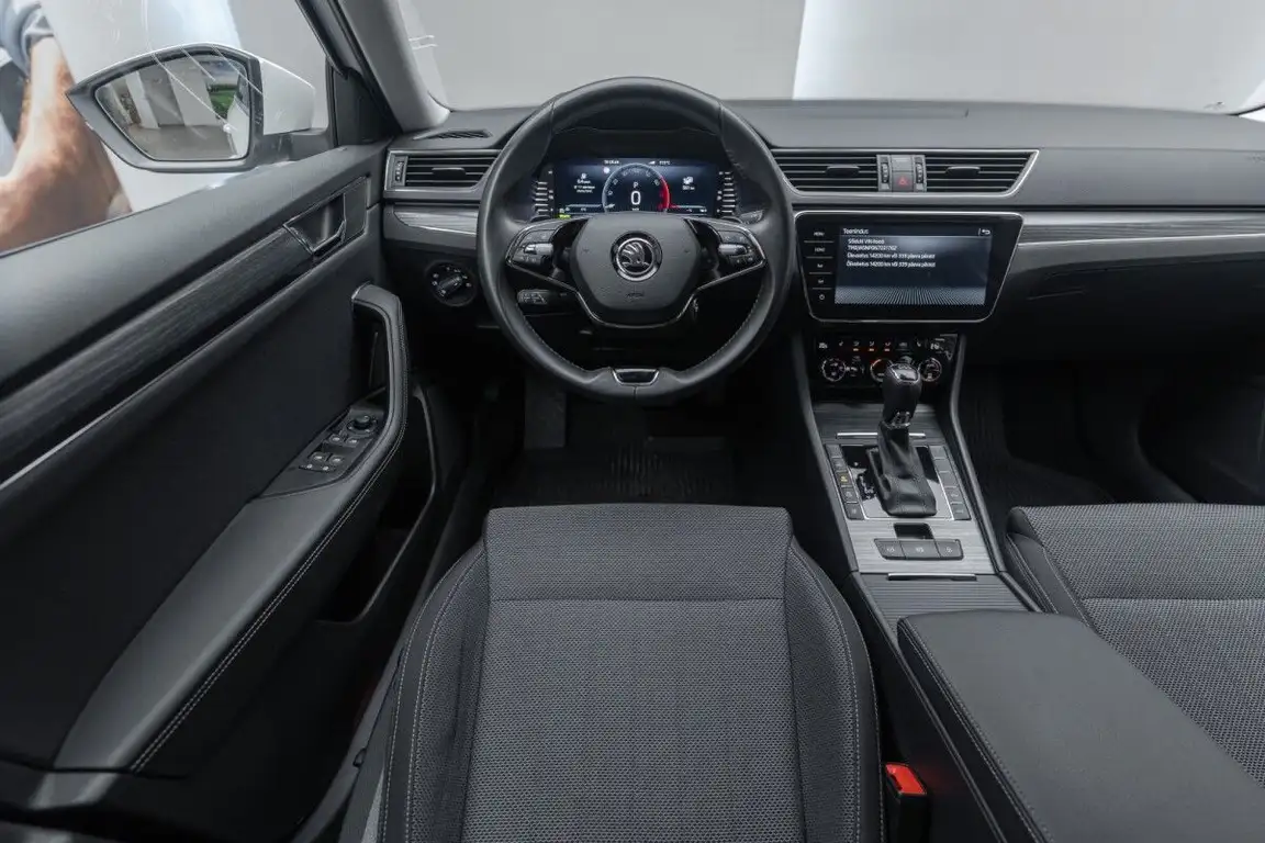 SKODA SUPERB