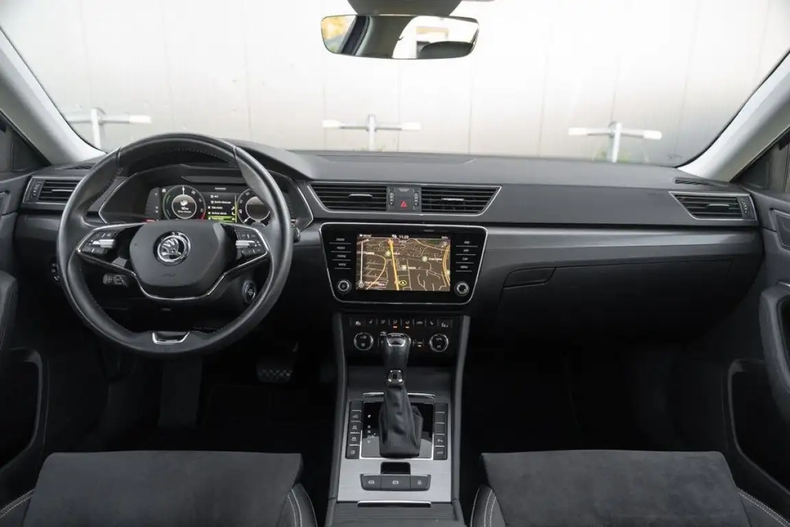 SKODA SUPERB