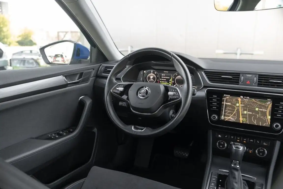 SKODA SUPERB
