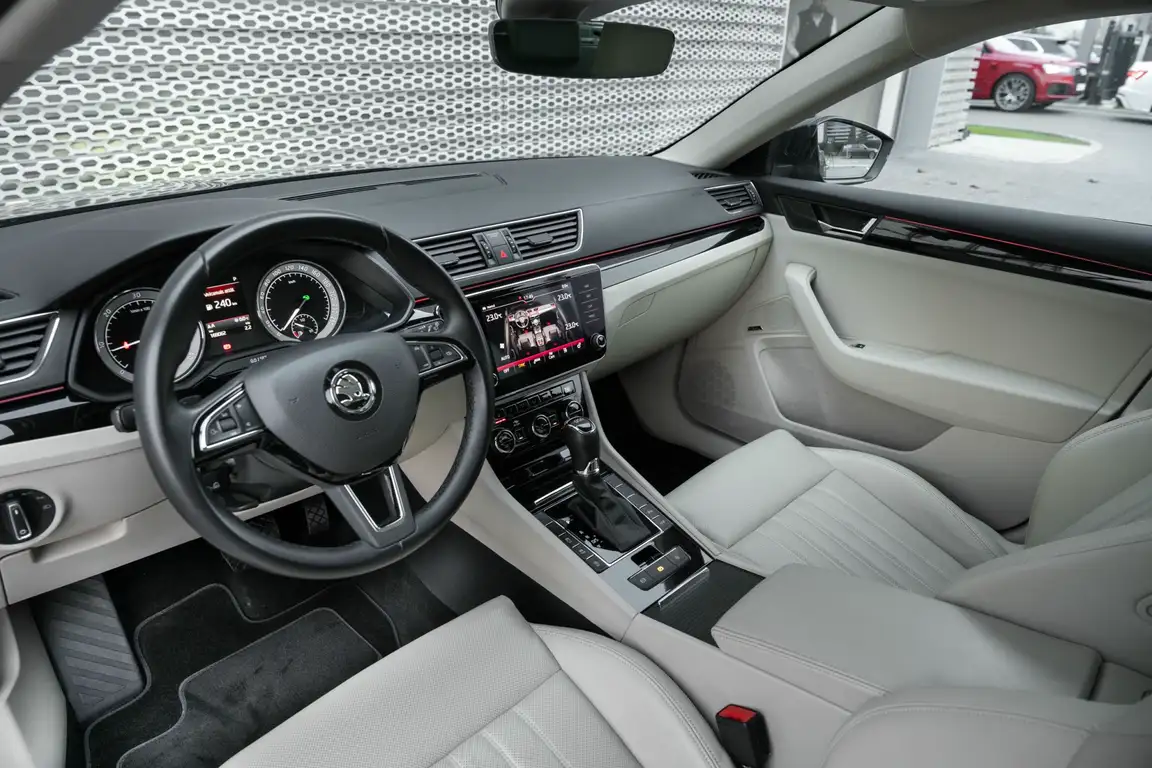 SKODA SUPERB