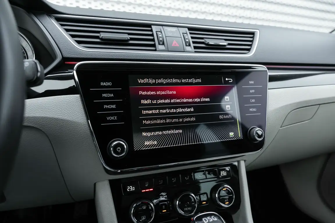 SKODA SUPERB
