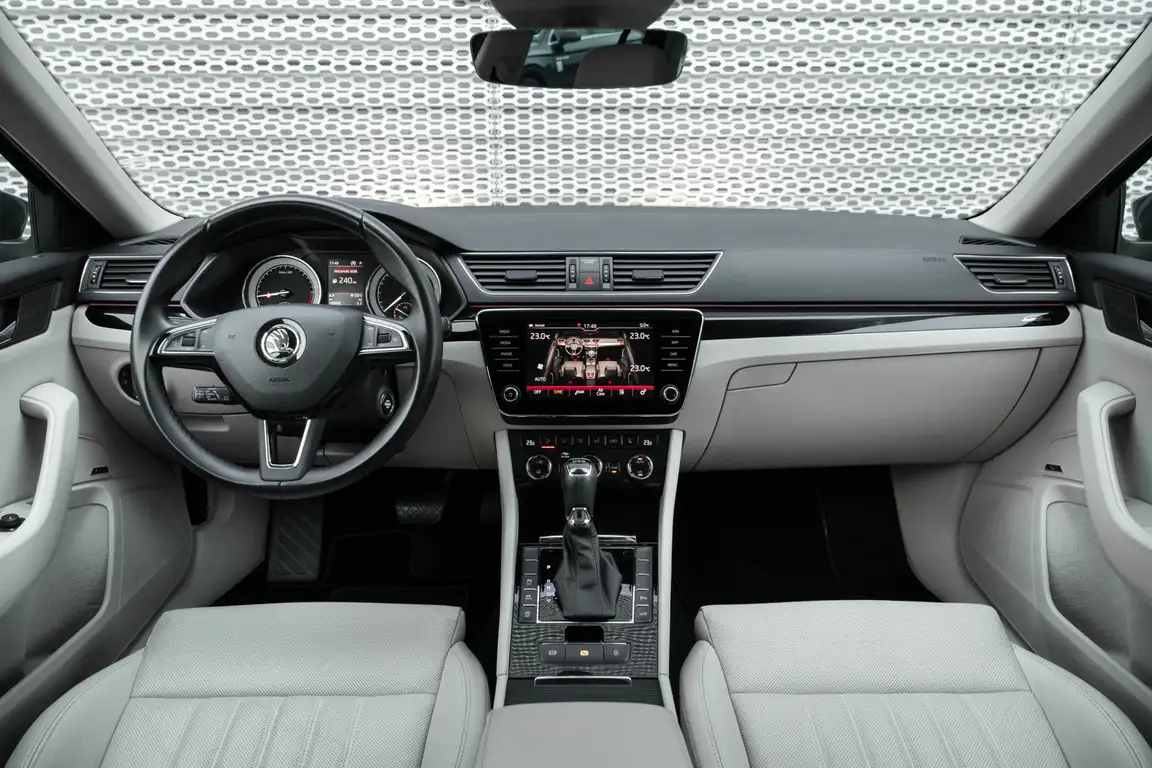 SKODA SUPERB