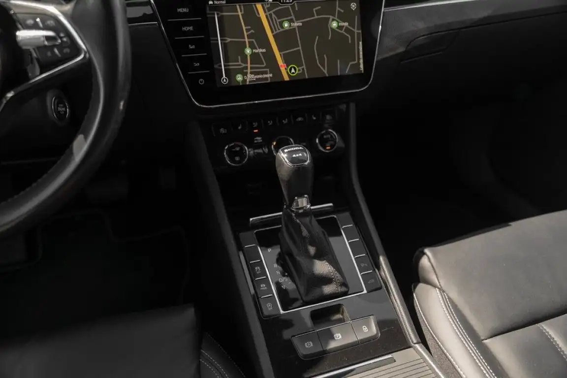 SKODA SUPERB