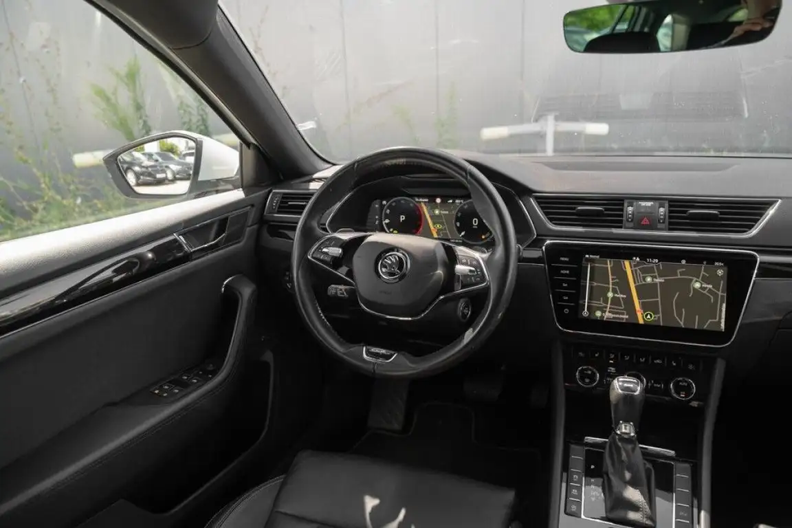 SKODA SUPERB