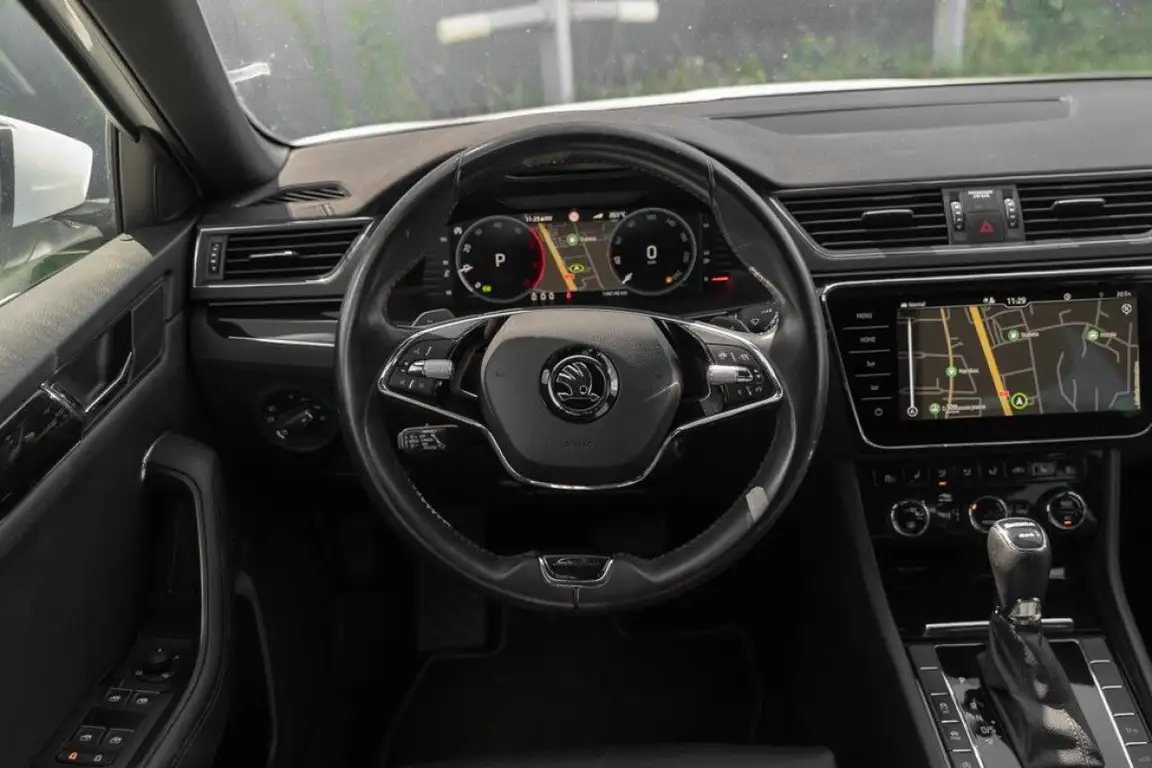 SKODA SUPERB