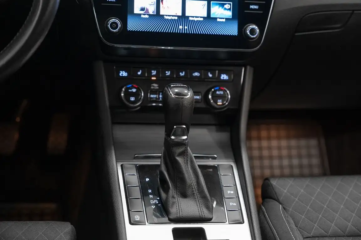 SKODA SUPERB