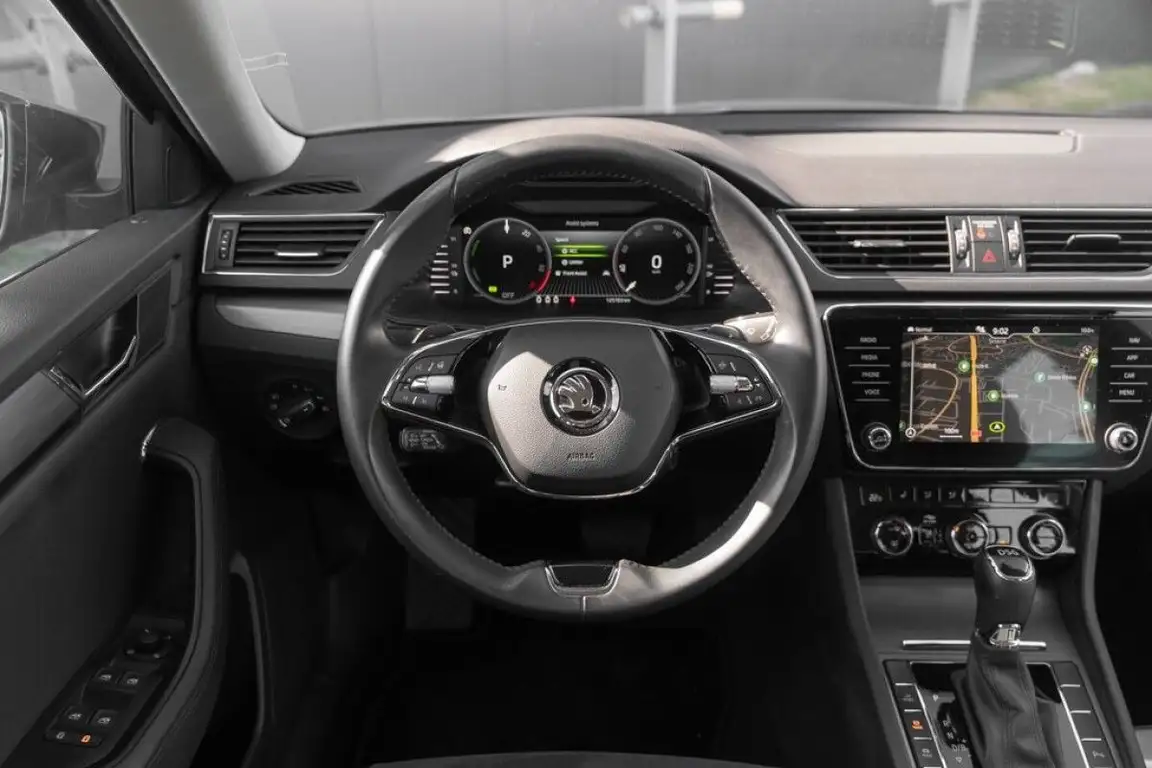 SKODA SUPERB