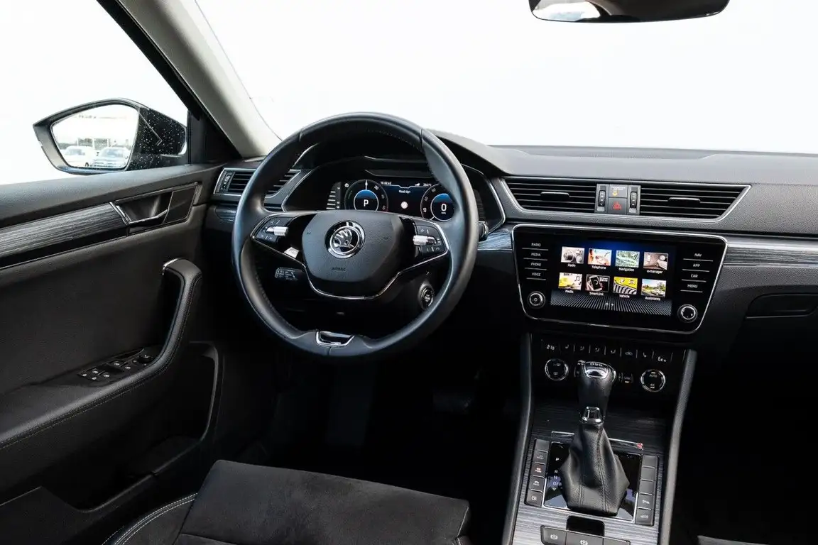 SKODA SUPERB