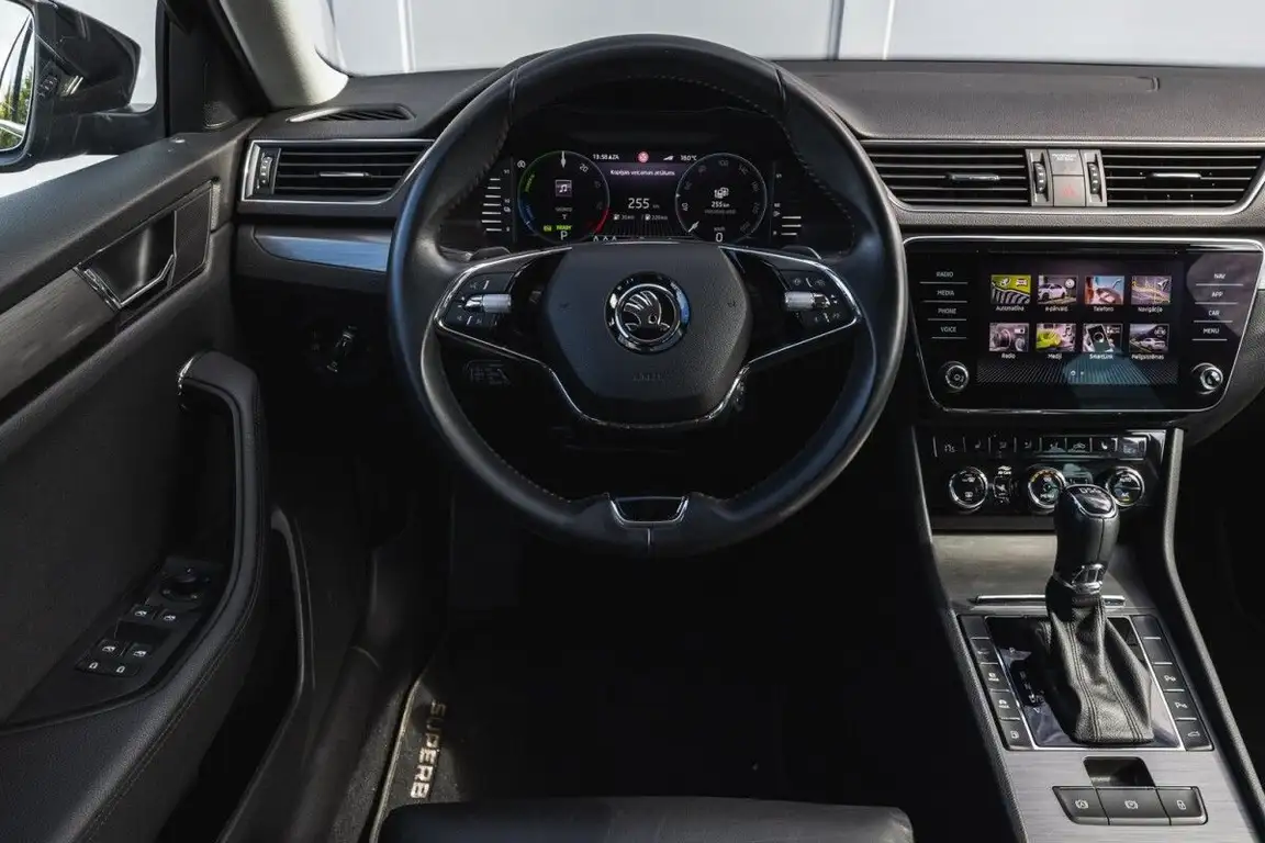 SKODA SUPERB