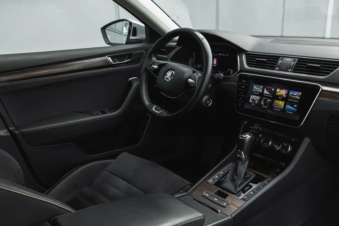 SKODA SUPERB