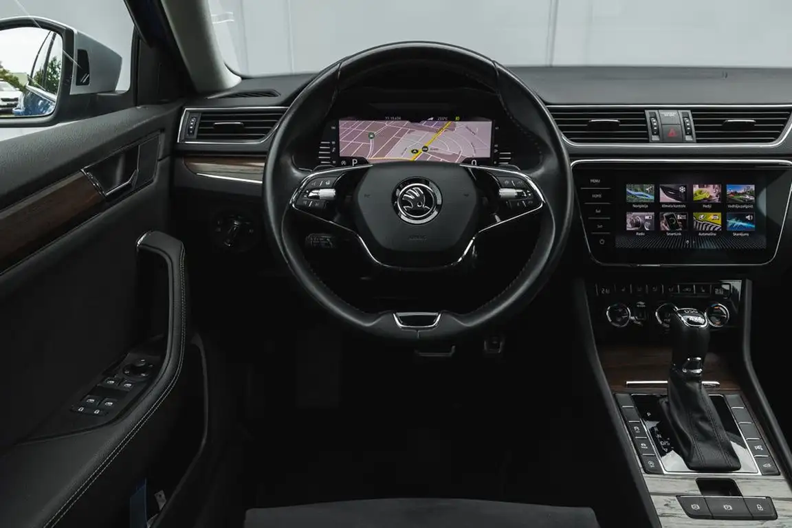 SKODA SUPERB