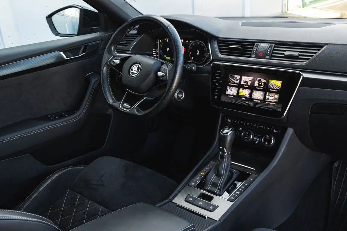 SKODA SUPERB