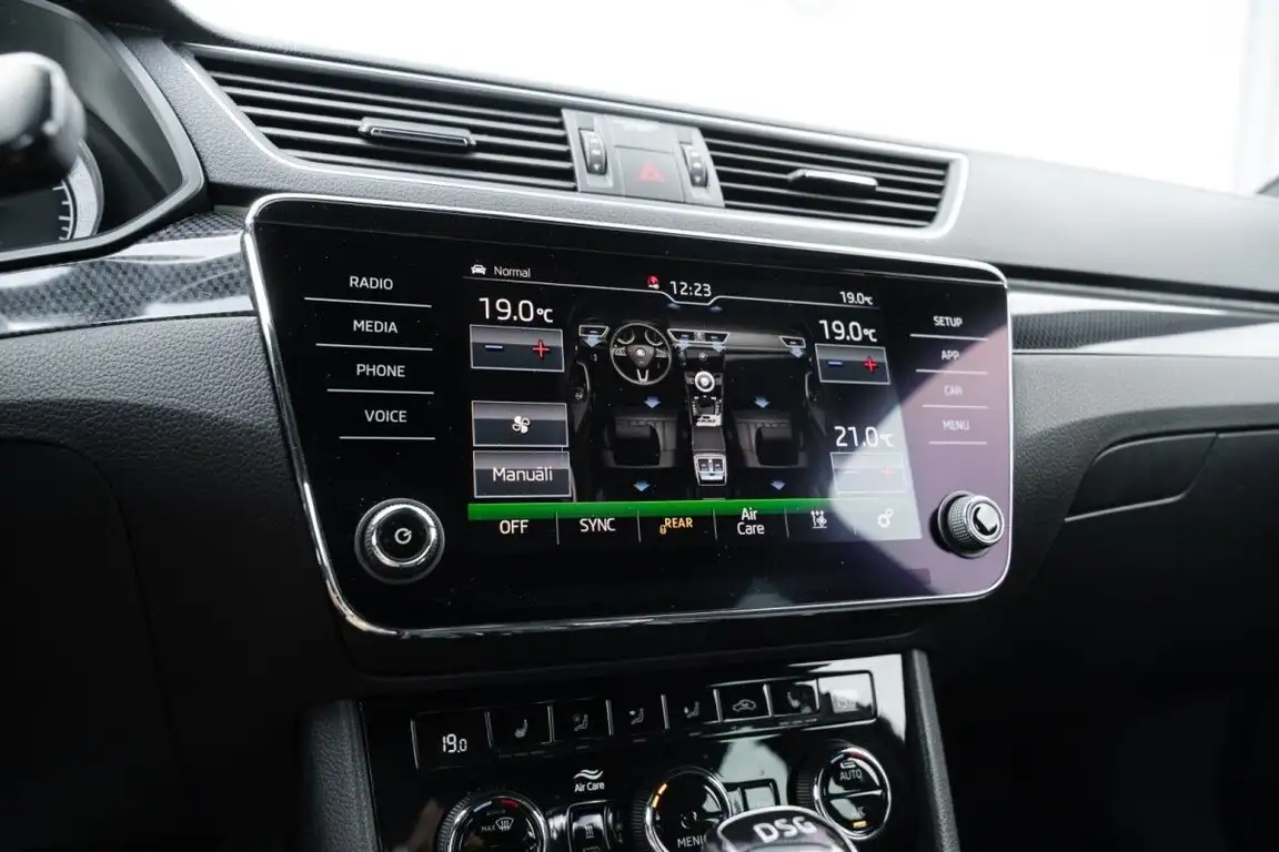 SKODA SUPERB
