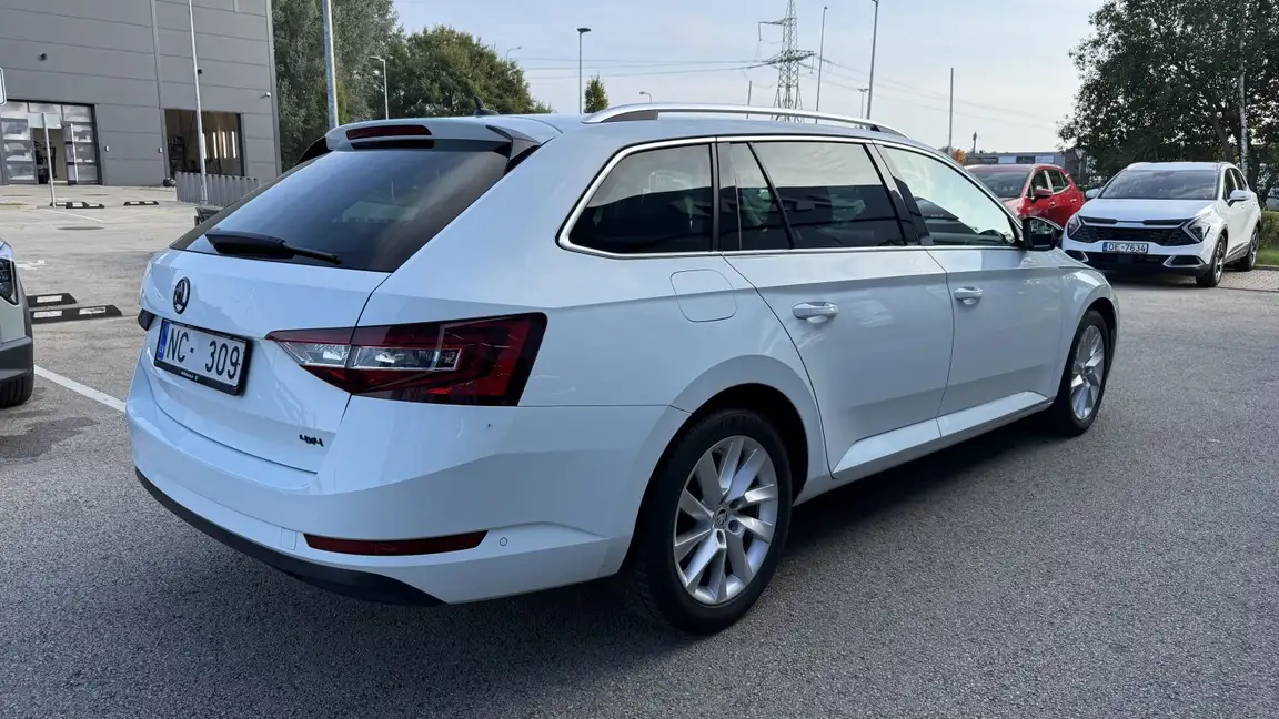 SKODA SUPERB