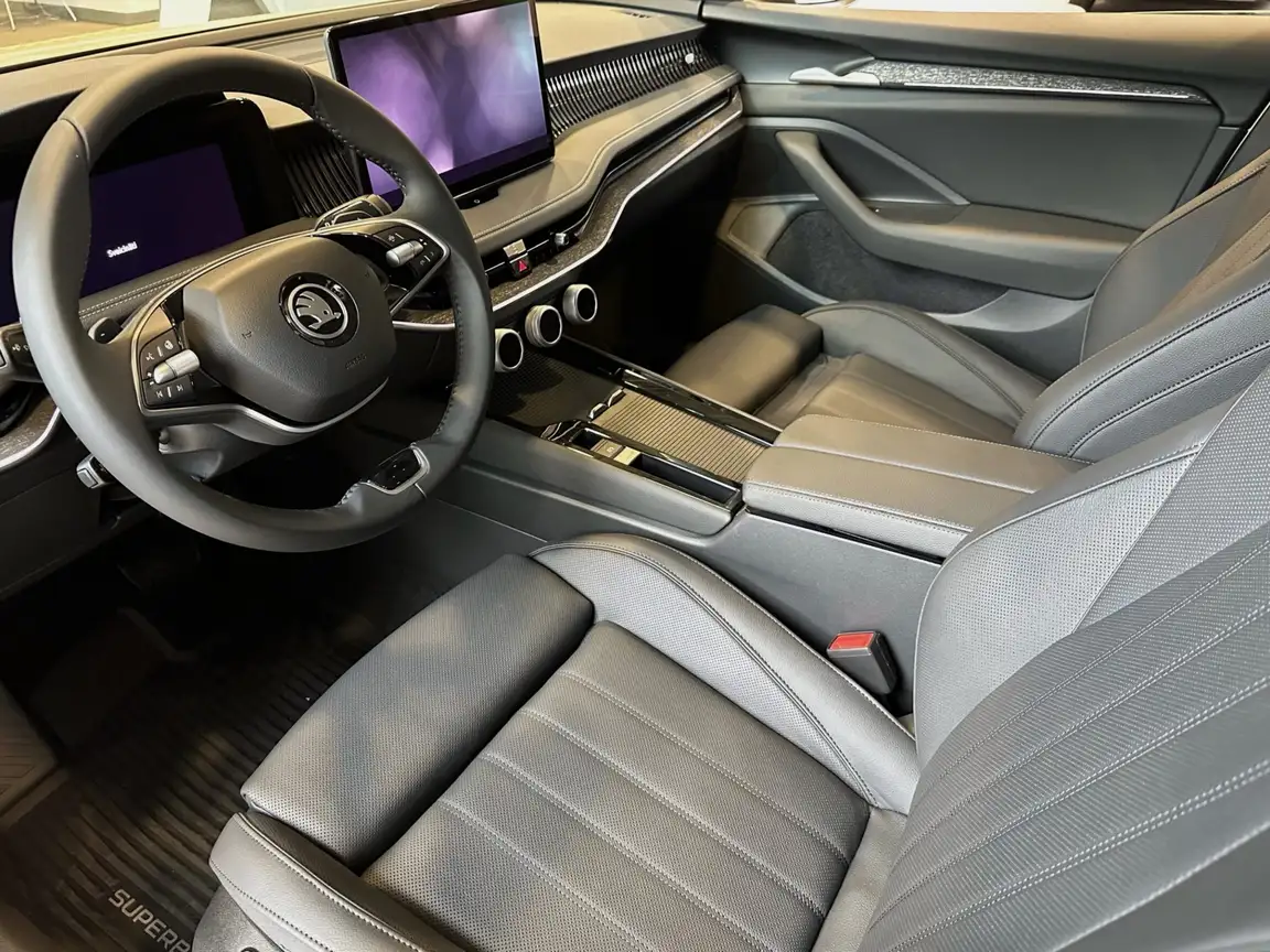 SKODA SUPERB