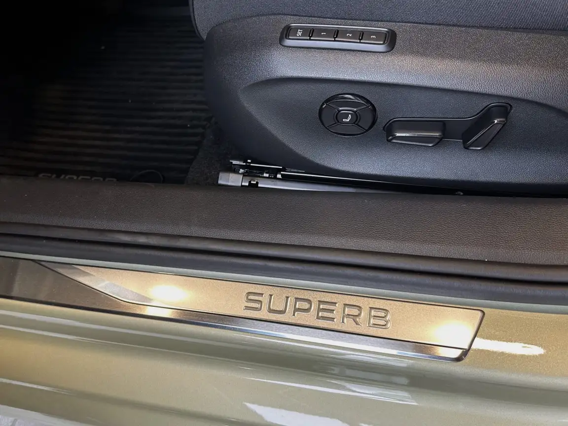 SKODA SUPERB
