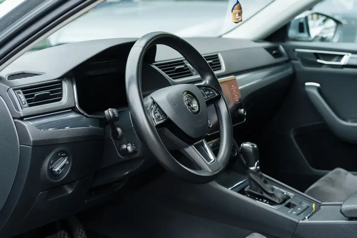 SKODA SUPERB