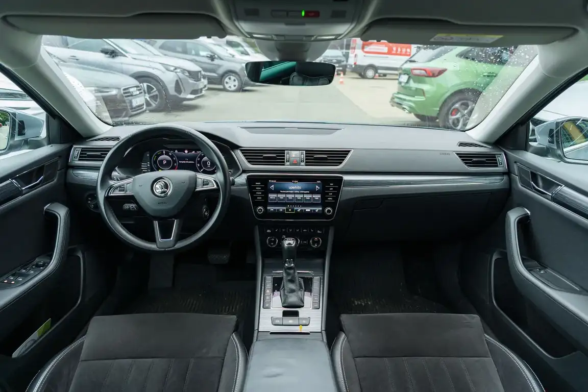 SKODA SUPERB