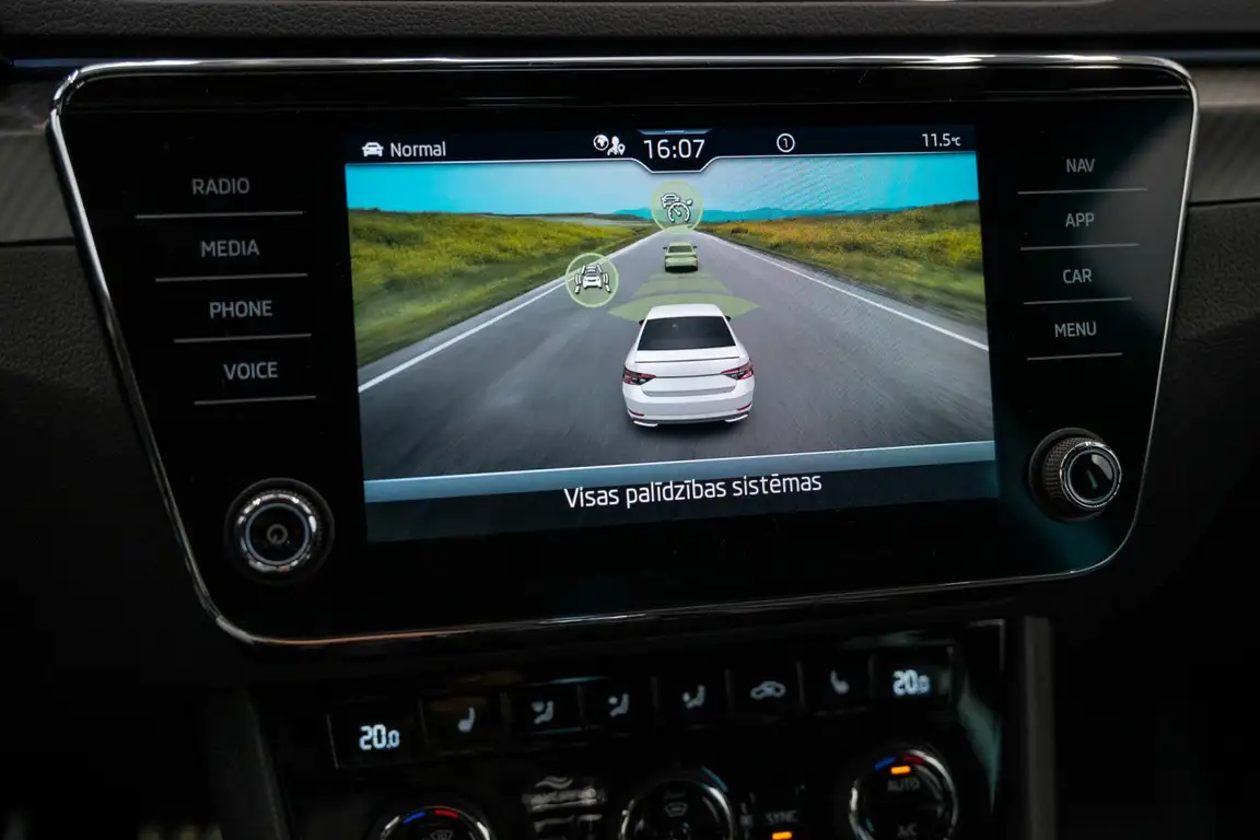 SKODA SUPERB