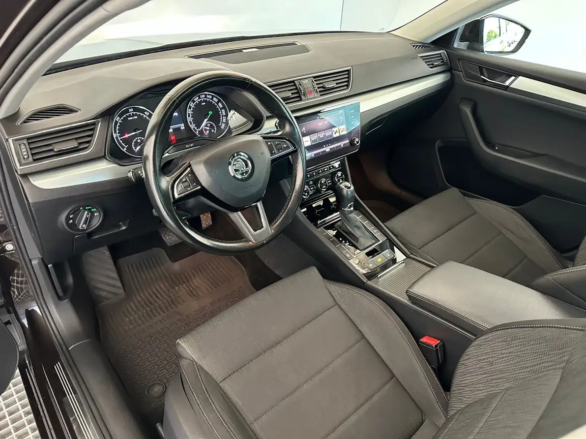 SKODA SUPERB